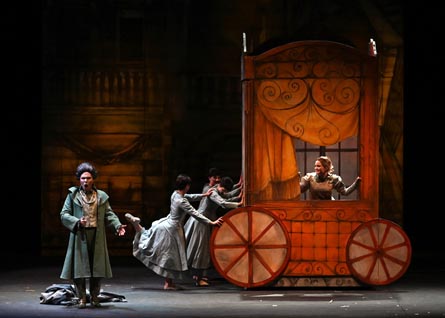 20251208_Lu_06_LaCenerentola_LaCarrozza_phBeatriceSperanza 20251208_Lu_06_LaCenerentola_LaCarrozza_phBeatriceSperanza