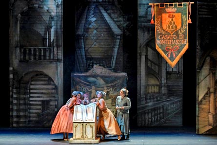 20251208_Lu_09_LaCenerentola_scena_phBeatriceSperanza 20251208_Lu_09_LaCenerentola_scena_phBeatriceSperanza