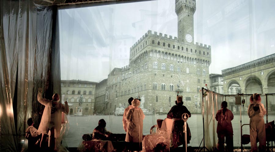 200701_TorreDelLago_02_GianniSchicchi_Scena_phLorenzoMontanelli 200701_TorreDelLago_02_GianniSchicchi_Scena_phLorenzoMontanelli
