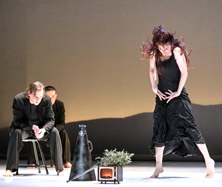 20221015_Fe_03_TheTree-CarolynCarlson_scena 20221015_Fe_03_TheTree-CarolynCarlson_scena